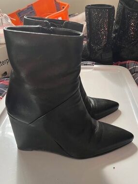 Seychelles Black Leather Wedge Ankle Boots Size 7.5